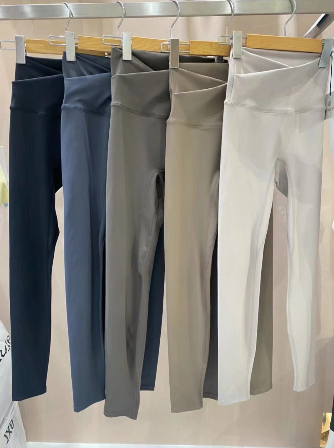 Light Ice Cross Line Leggings